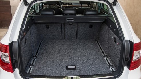 Prijzen vernieuwde Skoda Superb en Superb Combi. Tot wel 1.400 euro goedkoper dan zijn voorganger. De vanafprijs ligt op 27.490 euro voor de 1.4 TSI in Active-uitvoering.
