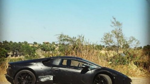 Na tien jaar trouwe dienst vervangt Lamborghini binnenkort zijn instapmodel Gallardo voor de Cabrera. Wederom is de Cabrera voor de lens van de spionagefotografen verschenen.
