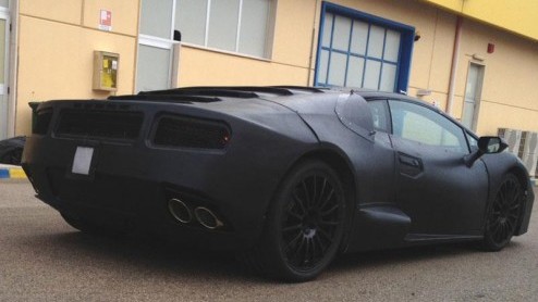 Na tien jaar trouwe dienst vervangt Lamborghini binnenkort zijn instapmodel Gallardo voor de Cabrera. Wederom is de Cabrera voor de lens van de spionagefotografen verschenen.