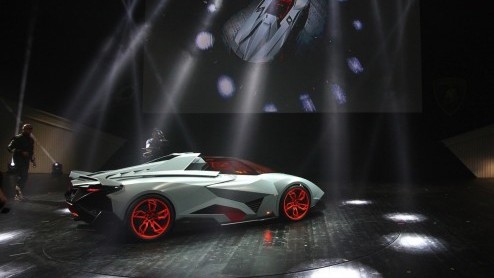 Lamborghini Egoista Concept laat zich zien. Ontworpen door Walter da Silva.