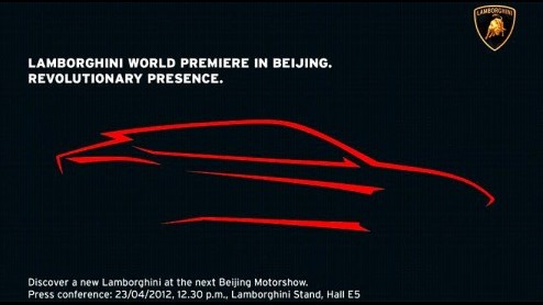 Volgende week heeft Lamborghini een wereldprimeur op de Autosalon in Peking staan. Voor het eerst sinds lange tijd zoeken de Italianen de hoogte op en presenteren zij een SUV,die luistert naar de naam
