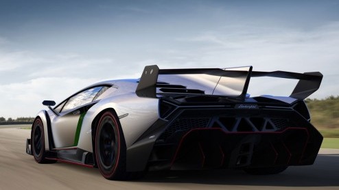Lamborghini viert zijn vijftig jarig bestaan met deze buitenaardse Veneno.