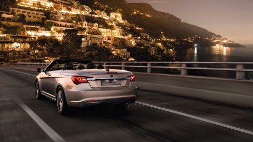 Lancia is klaar voor de Flavia Cabrio en presenteert het productiemodel op de Autosalon van Genve. De op de Chrysler 200 gebaseerde cabriolet komt met een 2.4 liter benzinemotor en automaat naar Euro