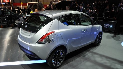 De Autosalon van Genve heeft vandaag zijn deuren voor het grote publiek geopend. AutoVandaag.nl is alvast even een kijkje gaan nemen en we hebben diverse primeurs, bijzondere studiemodellen en aankom