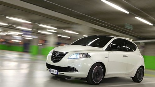 Per direct voegt Lancia de Ypsilon met 1.2 liter viercilinder benzinemotor toe aan het gamma. Door deze motorisering aan te bieden is Lancia Ypsilon voordeliger geworden: de vanafprijs bedraagt nu 14.