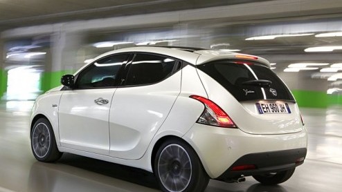 Per direct voegt Lancia de Ypsilon met 1.2 liter viercilinder benzinemotor toe aan het gamma. Door deze motorisering aan te bieden is Lancia Ypsilon voordeliger geworden: de vanafprijs bedraagt nu 14.