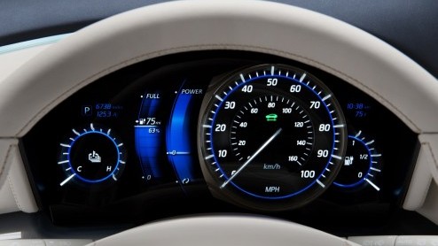 Dit is de nieuwste aanwinst bij Infiniti, de Infiniti LE Concept. Weliswaar een studiemodel, maar daar blijft het niet bij. In 2014 gaat de elektrisch aangedreven luxe-sedan in productie.
