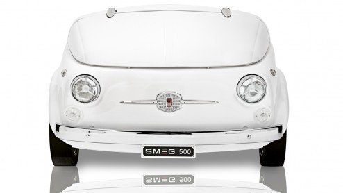 Fiat en het eveneens Italiaanse Smeg hebben wederom de handen ineen geslagen. Het resultaat is deze SMEG 500. Geen auto, maar een koelkast. Leuk voor de echte 500-liefhebber.
