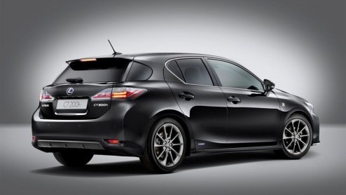 Lexus heeft de sportief uitgevoerde CT 200h F-Sport Line geprijsd. De compacte Lexus hybride staat vanaf 35.490 euro bij de dealer.