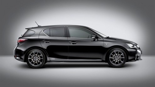 Wie het uiterlijk van de Lexus CT 200h te braaf vindt, kan vanaf oktober de CT 200h F-Sport bestellen. Onderstel, uiterlijk en uitrusting worden aangepast. De F-Sport beleeft morgen op de IAA Frankfur