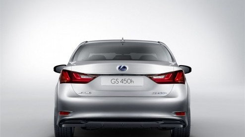 Voorafgaand aan het live-debuut van de Lexus GS450h zijn alle details van de hybridesedan vrijgegeven. De V6 en elektromotor zijn samen goed voor 343 pk, terwijl het verbruik slechts 6.3l/100km bedraa