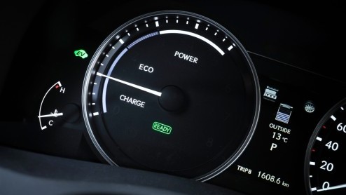 In 2006 introduceerde Lexus met de GS450h de eerste hybridesedan in de hogere middenklasse. Lange tijd had die luxe Japanner het rijk alleen. Binnenkort staat de nieuwe generatie aan de start en die v