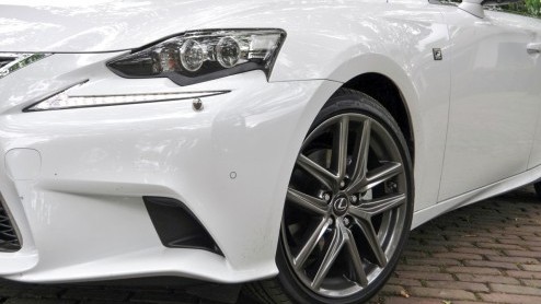 Autotest Lexus IS300h. Rijtest van de hybride-aangedreven IS 300h met 20% bijtelling.