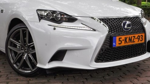 Autotest Lexus IS300h. Rijtest van de hybride-aangedreven IS 300h met 20% bijtelling.