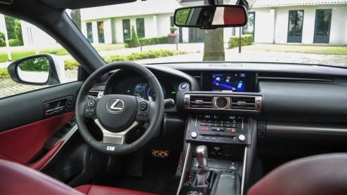 Autotest Lexus IS300h. Rijtest van de hybride-aangedreven IS 300h met 20% bijtelling.