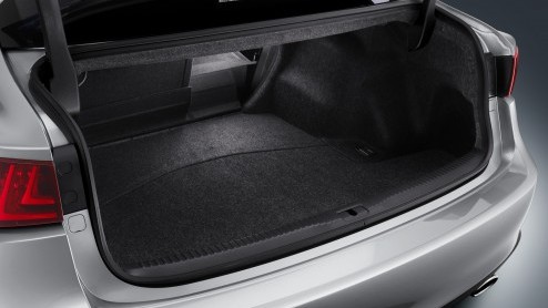 Nieuwe Lexus IS300h hybride sedan binnenkort leverbaar vanaf 36.990 euro.