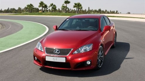 Lexus heeft de sportieve IS F een prijs gegeven. Deze krachtpatser is verkrijgbaar vanaf 101.600 euro en moet met zijn vertrouwde imago, 5 liter V8 en uitdagende looks een weerwoord bieden tegen bolid