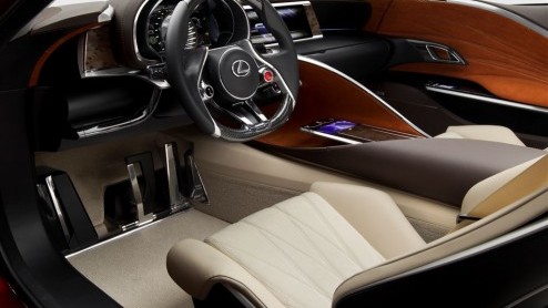 Lexus heeft in Detroit dan eindelijk de LF-LC onthuld. Zoals de teasers al deden vermoeden zijn de Japanners met een hybride sportcoupe naar voren gekomen, gelijnd volgens de nieuwe Lexus-designtaal.
