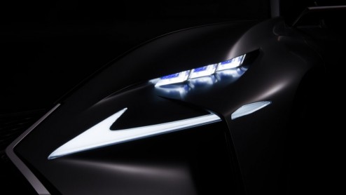 Lexus komt met een model onder de RX. Dat was reeds een publiek geheim, maar de fabrikant bevestigt de komst van een compacte SUV nu met deze teaser. Op de IAA in Frankfurt debuteert het studiemodel.
