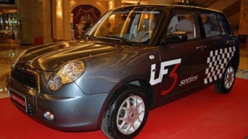 Dat Chinese auto-ontwerpers zich wel eens uitleven aan de hand van een bestaand (Europees) model dat wisten we al. Geen wonder dat de Mini Cooper nu aan de beurt is. Het merk Lifan presenteert deze lo