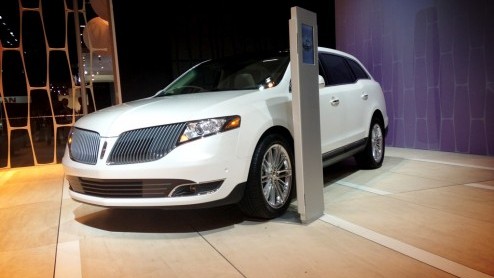 Een bezoek aan Detroit en de North American International Auto Show is een hele belevenis. Dankzij een aantal spannende primeurs van onder meer Lexus, Mercedes-Benz, BMW en Infiniti viel er voor ons E