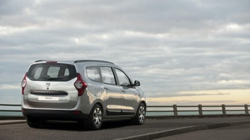 Dacia waagt zich na een hatchback, station en een kleine SUV nu ook aan de MPV-Klasse met de onlangs gepresenteerde Lodgy, waarvan wij nu kunnen vertellen tegen welk bedrag hij weg mag.