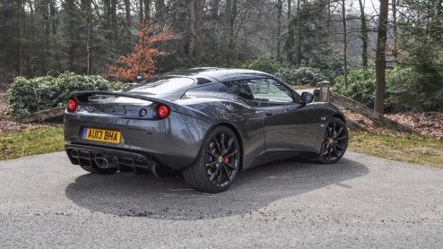Autotest Lotus Evora S Sports Racer en Lotus Exige S. Beiden met een 3.5 liter V6, maar qua rijden een wereld van verschil.