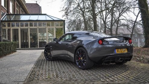 Autotest Lotus Evora S Sports Racer en Lotus Exige S. Beiden met een 3.5 liter V6, maar qua rijden een wereld van verschil.