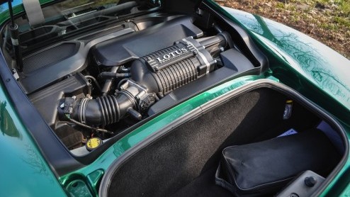 Autotest Lotus Evora S Sports Racer en Lotus Exige S. Beiden met een 3.5 liter V6, maar qua rijden een wereld van verschil.