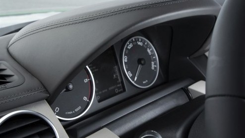 Net als de andere modellen van Land Rover blijft ook de Discovery bij de tijd. Voor het modeljaar 2013 doen nieuwe opties en pakketten intrede die de stoere alleskunner nog luxer of juist wat sportiev