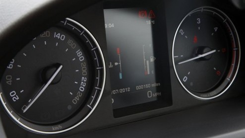 Land Rover geeft de Freelander opnieuw een update. Met nieuwe optiemogelijkheden, gewijzigde in- en exterieurdetails en de intrede van de 2.0 liter Si4 turbomotor kan de kleinste telg uit de familie e