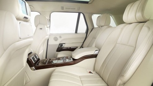Land Rover is gestart met de voorverkoop van de Range Rover. Wie niet langer kan wachten kan bij de dealer terecht voor een krabbel. Prijzen beginnen bij 113.900 euro. De innovatieve Range Rover diese