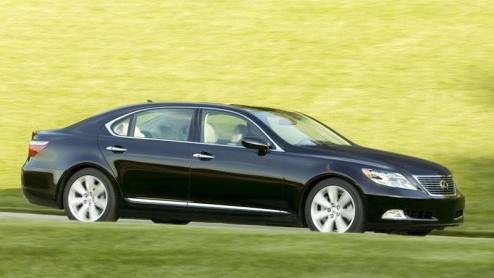 Hybride autos maken langzaamaan hun opmars. De invloed van de overheid en het milieubesef heeft zo zijn effect. Ook Lexus profiteert van deze ontwikkeling. Vorig jaar werd er een verkoopstijging van 