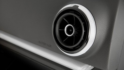 Nu mag het officieel gezegd worden: dit is de nieuwe Audi A3. Hij heeft veel weg van zijn voorganger maar is nieuwer (en lichter) dan je denkt. En dan doelen we niet alleen op het interieur. Het kostt