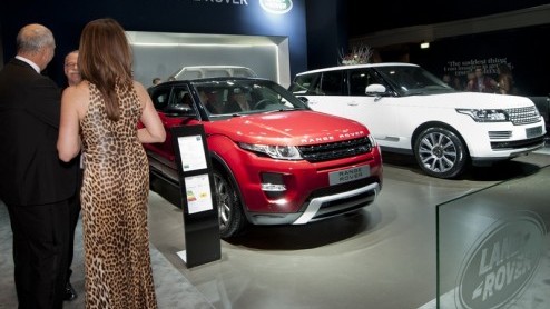 In de RAI Amsterdam heeft de Masters of LXRY 2012 de deuren geopend. Omdat in een wereld van geld en luxe ook de nodige auto's niet mogen ontbreken, zijn onder meer Porsche, Jeep, Jaguar, Land Rover e