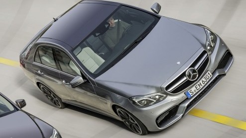 Op 14 januari zet Mercedes-Benz op de autoshow van Detroit de vernieuwde E-klasse in de schijnwerpers. Daar zal ook het vernieuwde topmodel verschijnen, de E 63 AMG, die voor het eerst ook als 4-Matic