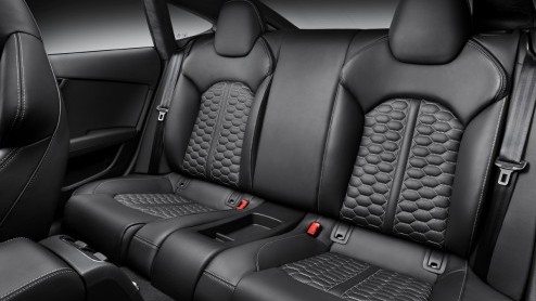 Ook Audi laat van zich horen in Detroit. En hoe?! De Duitsers presenteren op de Amerikaanse beursvloer de RS7 Sportback. Voorzien van het optionele dynamic plus package haalt de elegante vierdeurs cou