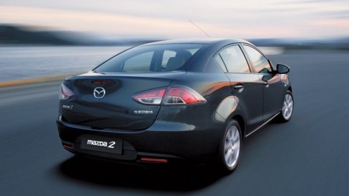 Compacte sedans zijn in ons land nooit echt populair geweest. Dat de nieuwe Mazda 2 sedan dan zelfs niet voor de Europese markt is bedoeld verbaast ons niet. Het merk presenteerde in China deze nieuwk