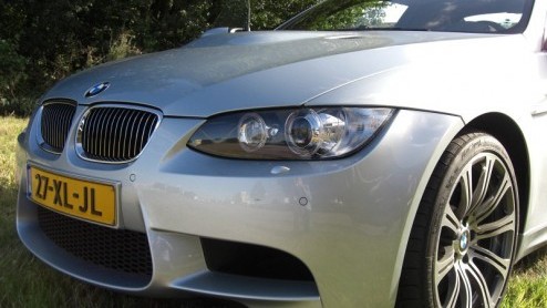 Hoewel we vorige maand hebben kunnen genieten van de BMW 335i Cabriolet, begon het baas-boven-baas gevoel nu al te kriebelen. Een 335i is leuk, maar we weten allemaal dat BMW nog meer in petto heeft,