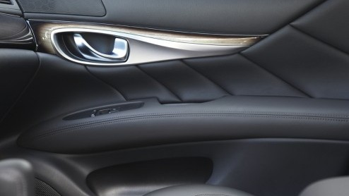 Vol lof spraken we over het nieuwe vlaggenschip van Infiniti, de M37 S Premium. De Japanners hebben een fijn staaltje kwaliteit weten te presenteren waar de Duitsers voor op hun hoede moeten zijn. Inf