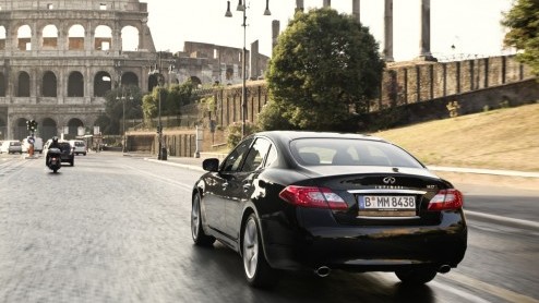 Vol lof spraken we over het nieuwe vlaggenschip van Infiniti, de M37 S Premium. De Japanners hebben een fijn staaltje kwaliteit weten te presenteren waar de Duitsers voor op hun hoede moeten zijn. Inf