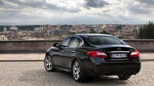 Vol lof spraken we over het nieuwe vlaggenschip van Infiniti, de M37 S Premium. De Japanners hebben een fijn staaltje kwaliteit weten te presenteren waar de Duitsers voor op hun hoede moeten zijn. Inf