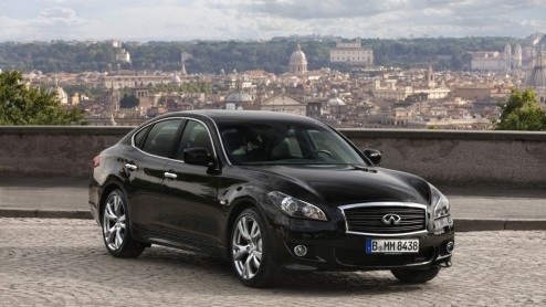 Vol lof spraken we over het nieuwe vlaggenschip van Infiniti, de M37 S Premium. De Japanners hebben een fijn staaltje kwaliteit weten te presenteren waar de Duitsers voor op hun hoede moeten zijn. Inf