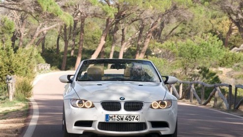 Wie ook al onder de indruk was van de BMW M3, maar nog meer van zijn sound wil genieten moest tot nu toe een raam open zetten. Nu is dat verleden tijd. Dit snelheidsmonster is nu ook al Cabriolet te v