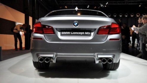 Je wilt niet wachten op de officile onthulling van de nieuwe BMW M5? Lees dan gerust verder. De nieuwe krachtpatser is als 'BMW M5 Concept' voortijdig uitgelekt en gaat het asfalt bestormen met een 4
