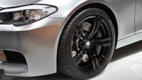 Je wilt niet wachten op de officile onthulling van de nieuwe BMW M5? Lees dan gerust verder. De nieuwe krachtpatser is als 'BMW M5 Concept' voortijdig uitgelekt en gaat het asfalt bestormen met een 4