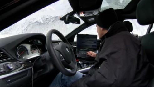 BMW's nieuwe M5 is langzaam in aantocht. De camera draaide mee tijdens testwerk. Een plaagstootje, maar geniet er van!