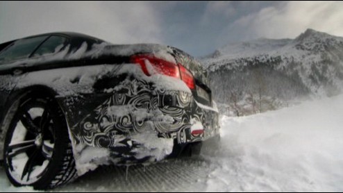 BMW's nieuwe M5 is langzaam in aantocht. De camera draaide mee tijdens testwerk. Een plaagstootje, maar geniet er van!