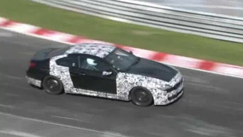 Nu de nieuwe BMW M5 deze maand bij de dealer staat is het tijd om de 6-serie klaar te stomen. De M6 rijdt daarom alvast zijn testrondjes op de Nrburgring.