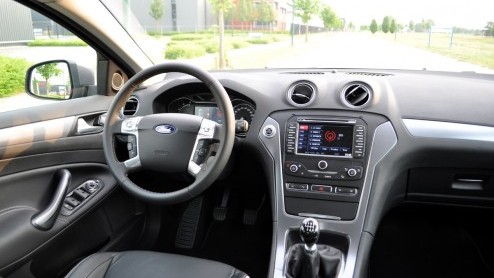 Ford biedt de vernieuwde Mondeo wederom als Econetic aan. Groot verschil met zijn voorganger is de dieselmotor, die voortaan nog maar 1.6 liter groot is. Met 114 gram CO2-uitstoot komt de nieuwste ver